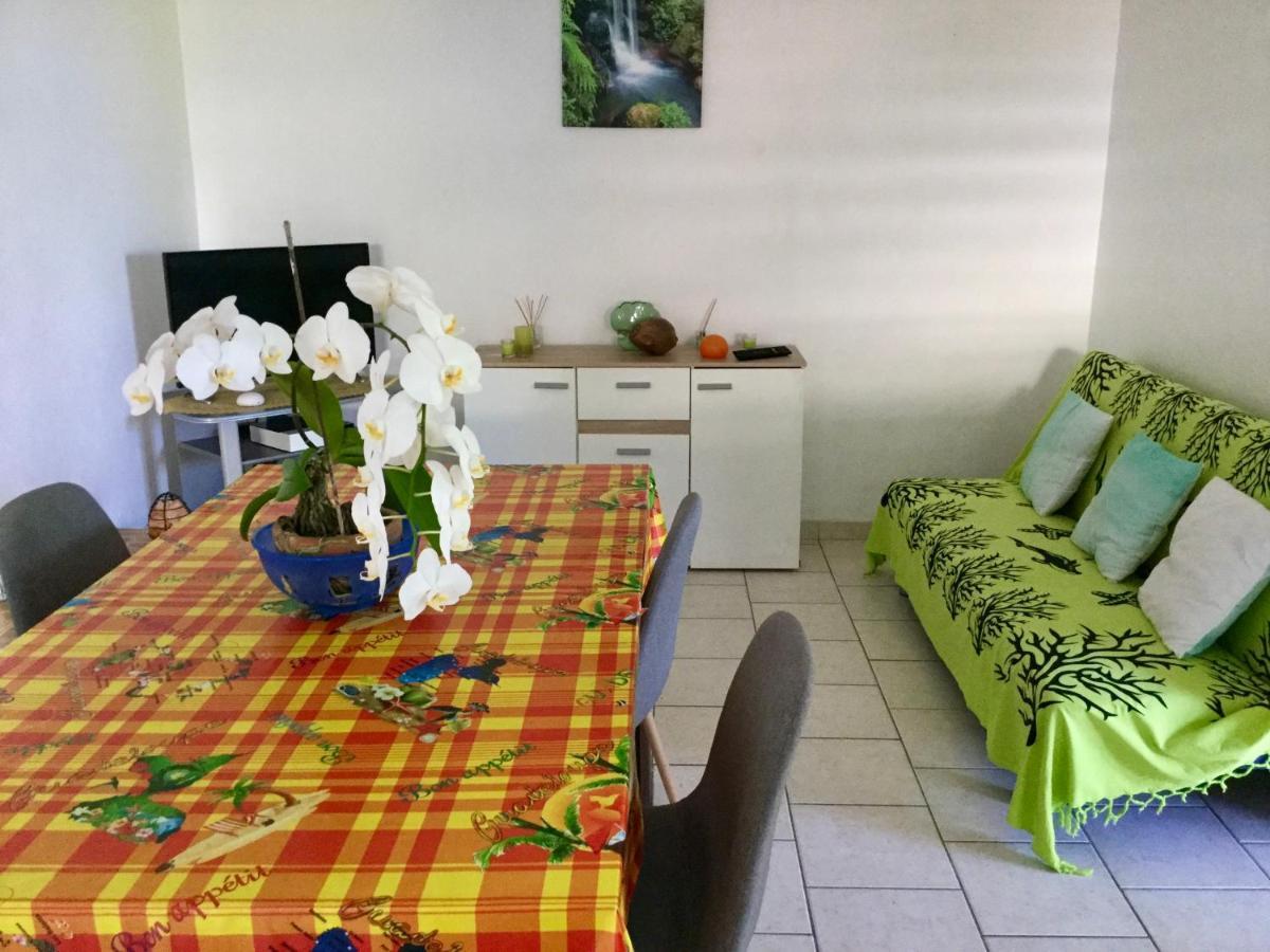 Chez Jocelyne Pres Des Sources Chaudes Villa Bouillante Ngoại thất bức ảnh