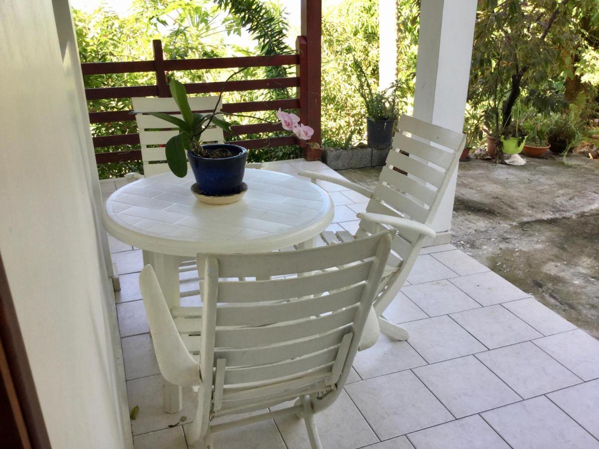 Chez Jocelyne Pres Des Sources Chaudes Villa Bouillante Ngoại thất bức ảnh