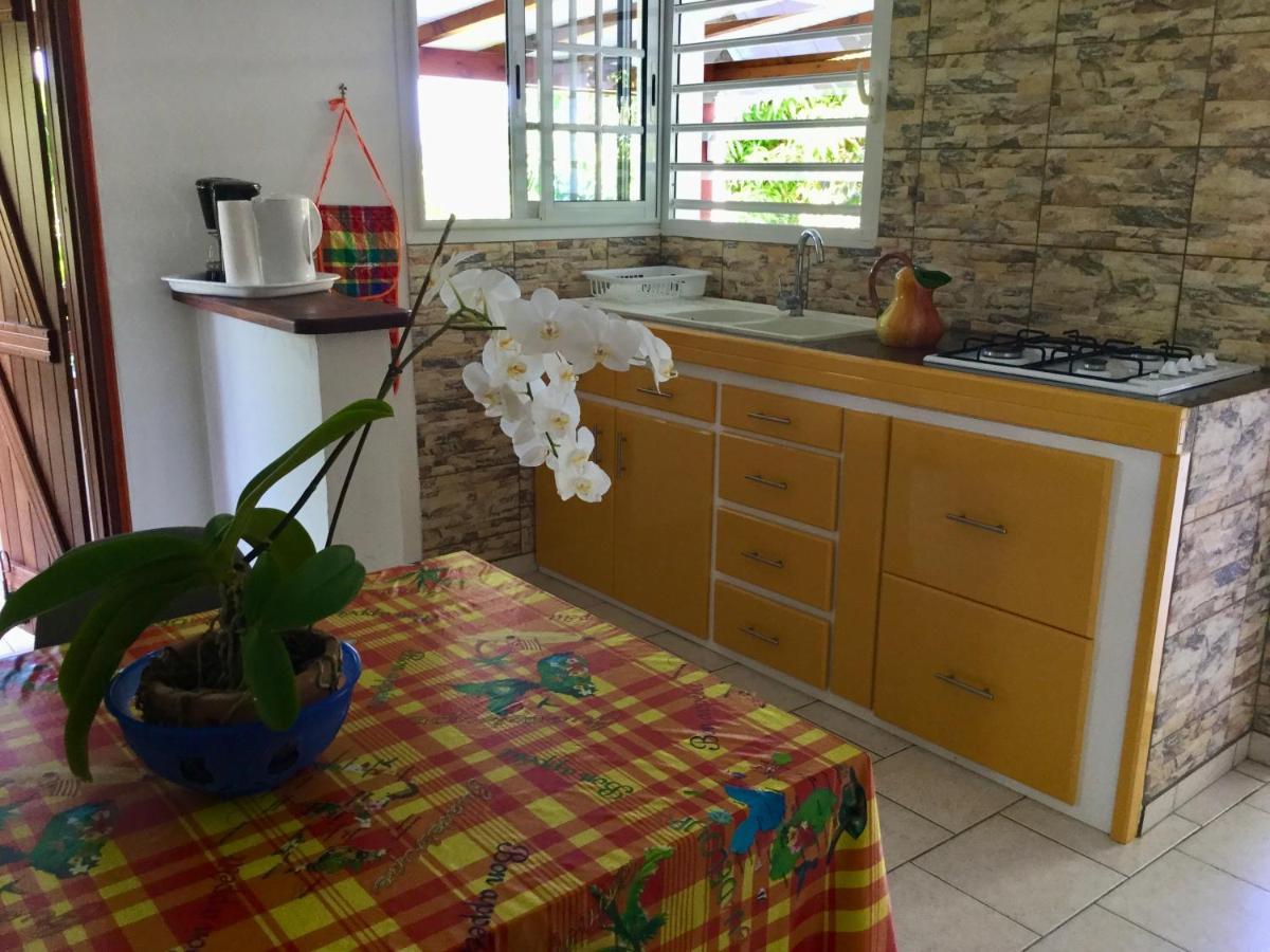 Chez Jocelyne Pres Des Sources Chaudes Villa Bouillante Ngoại thất bức ảnh